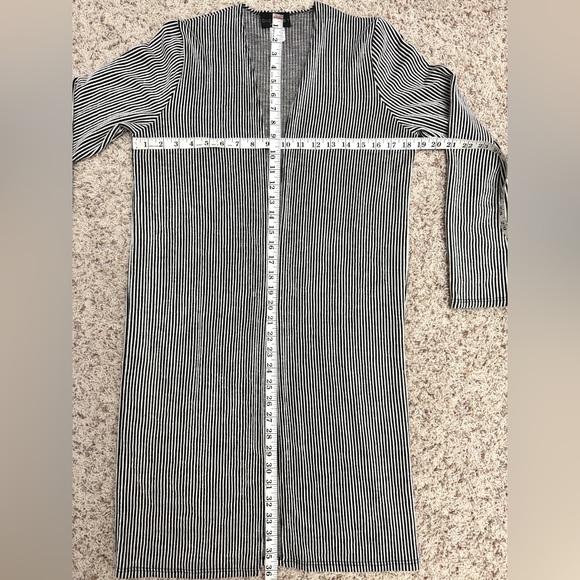 Caution To The Wind Black And White Stripe Stretch Open Robe Witch Costume L - Picture 4 of 6